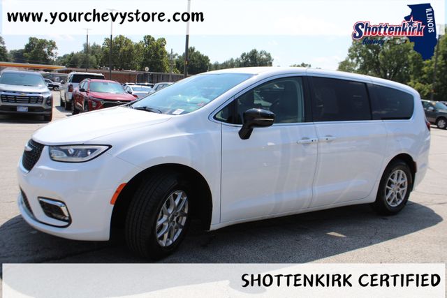 Used 2024 Chrysler Pacifica Van