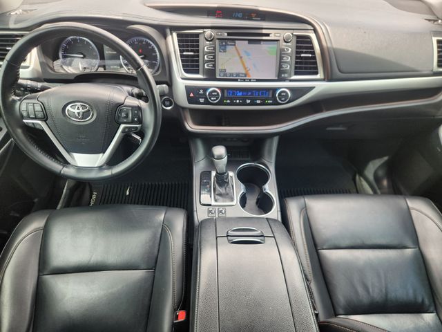 2019 Toyota Highlander XLE White at Legacy Ford