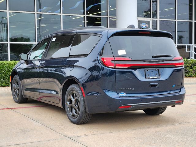 2025 Chrysler Pacifica Hybrid Select 3