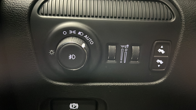 Used 2024 Baltic Gray Metallic Clearcoat Jeep Series II image 35