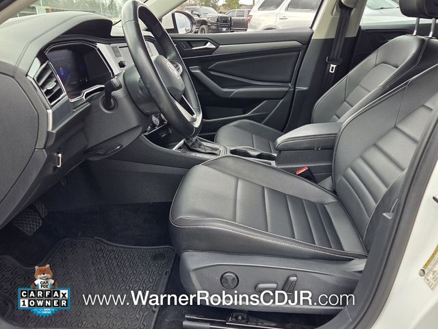 Used 2022 White Volkswagen 1.5T SE image 2