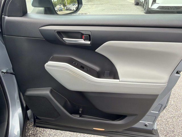 Used 2023 Toyota Highlander SUV