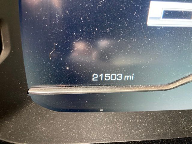 2024 GMC Yukon Denali - White Frost exterior view 5
