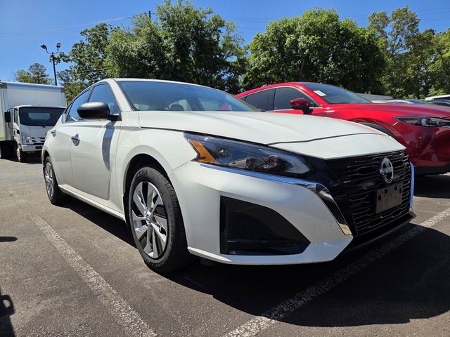 Glacier White 2024 Nissan Altima 2.5 S FWD Sedan Front-Wheel Drive Continuously Variable Transmission