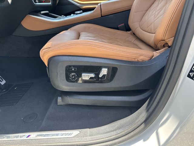 Used 2024 White BMW xDrive40i image 29