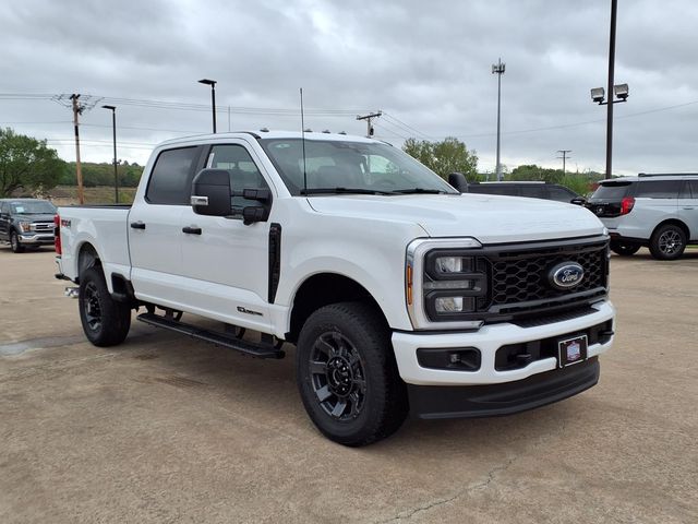 Oxford White 2026 Ford F-250 Super Duty XL Crew Cab 4WD Pickup Truck Four-Wheel Drive Automatic