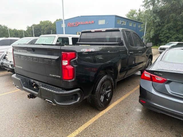 Used 2019 Black Chevrolet Custom image 5
