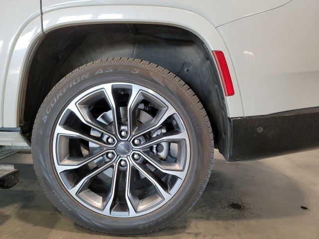 2022 Luxury White Pearlcoat Jeep Grand Wagoneer Series III 4X4 SUV