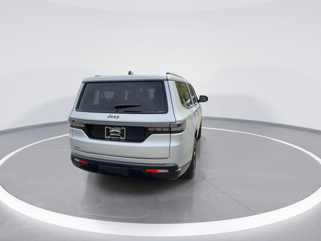 New 2026 Silver-Zynith Exterior Paint Jeep Limited Altitude image 7