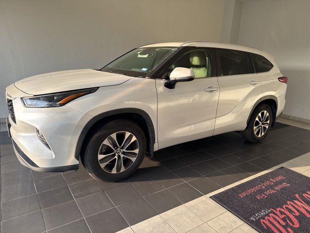 2023 Toyota Highlander XLE Beige at Don McGill Toyota