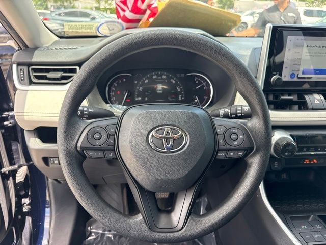 2024 Toyota RAV4 XLE - Photo 17