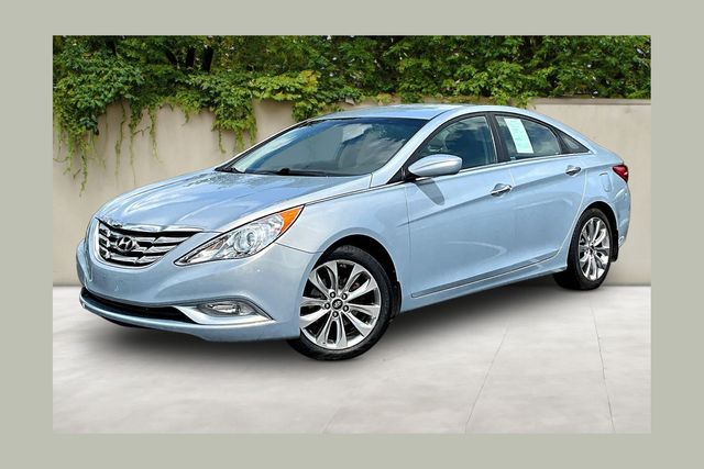 Iridescent Silver Blue Pearl Mica 2013 Hyundai Sonata Sedan Front-Wheel Drive 6-Speed Automatic