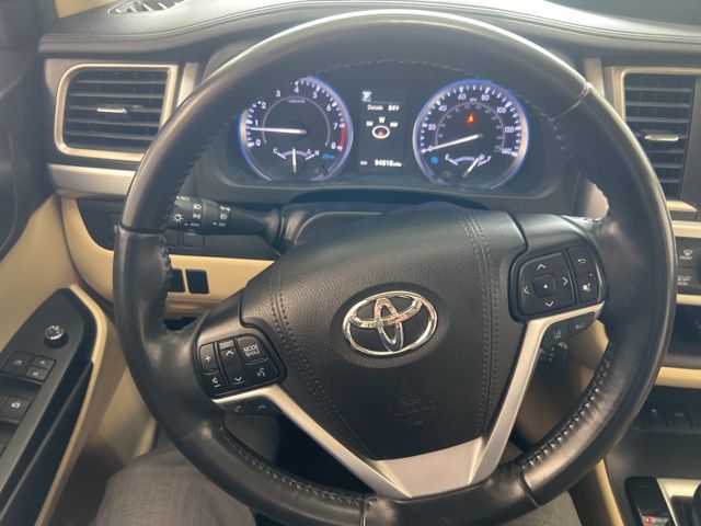 2019 Toyota Highlander XLE White at Classic Chevrolet Galveston