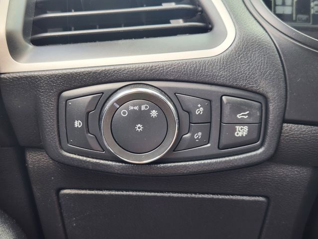2022 Star White Metallic Tri-Coat Ford Edge SEL AWD SUV