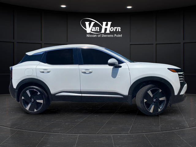 Used 2025 Aspen White Tricoat Nissan SR image 8