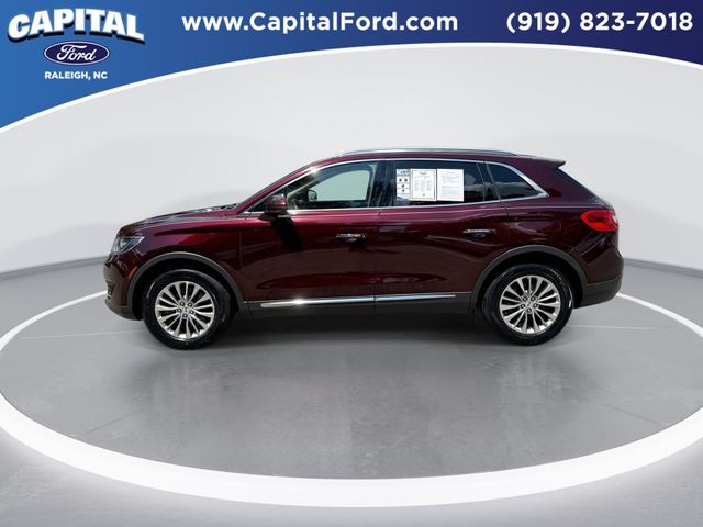 Used 2018 Red Lincoln Select image 5