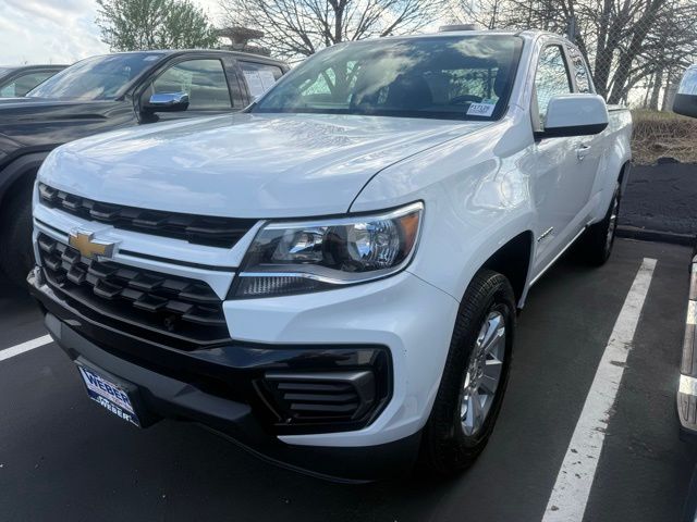 Summit White 2022 Chevrolet Colorado LT Extended Cab RWD Pickup Truck 4X2 6-Speed Automatic