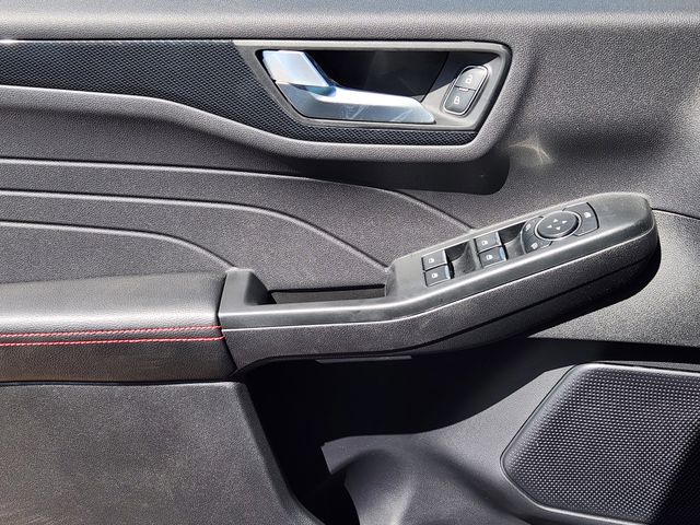 2025 Ford Escape ST-Line photo