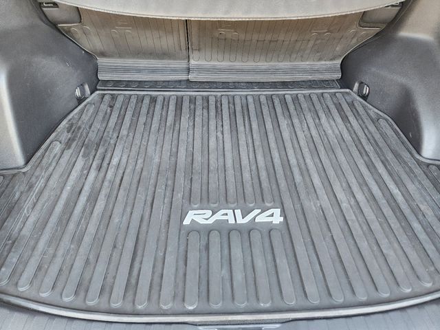 2021 Toyota RAV4 XLE 35