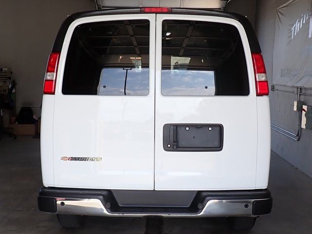 2021 Chevrolet Express 3500 LT photo