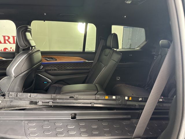 2022 Diamond Black Crystal Pearlcoat Jeep Grand Cherokee L Summit 4X4 SUV