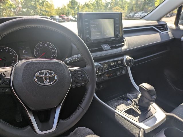 2021 Toyota RAV4 XLE 32