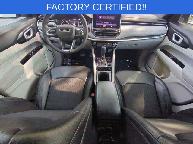 Used 2024 White Jeep Latitude image 32
