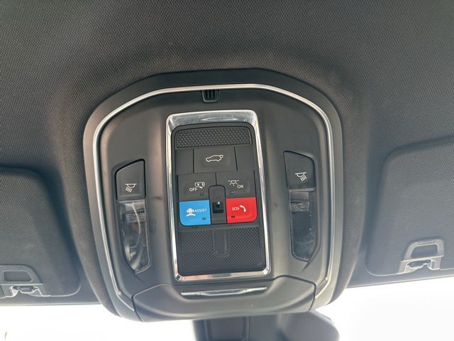 2024 Jeep Grand Cherokee L Altitude - Diamond Black Crystal Pearlcoat exterior view 20