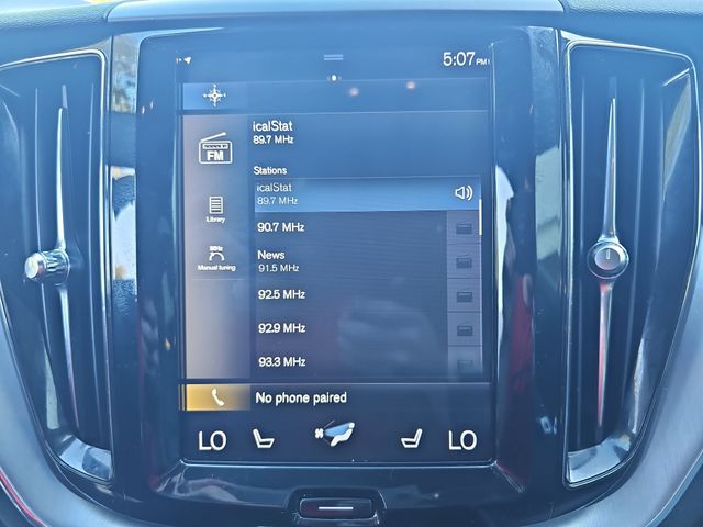 Used 2019 White Volvo T6 Momentum image 21