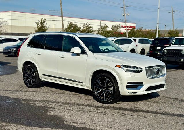 2024 Volvo XC90 B6 Plus Bright Theme