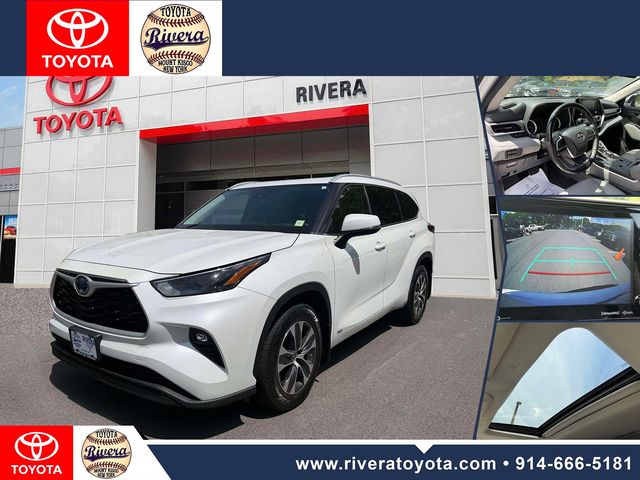 White (Wind Chill Pearl) 2022 Toyota Highlander Hybrid XLE AWD SUV / Crossover All-Wheel Drive Continuously Variable Transmission