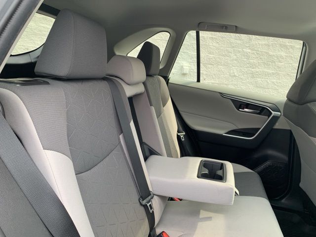 2021 Toyota RAV4 Hybrid XLE photo