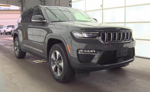 Baltic Gray Metallic Clearcoat 2023 Jeep Grand Cherokee 4xe 4WD SUV / Crossover Four-Wheel Drive 8-Speed Automatic