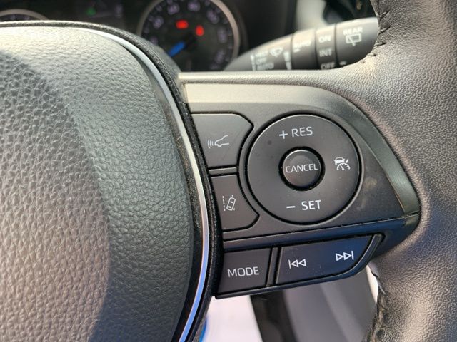 2021 Toyota RAV4 Hybrid XLE photo