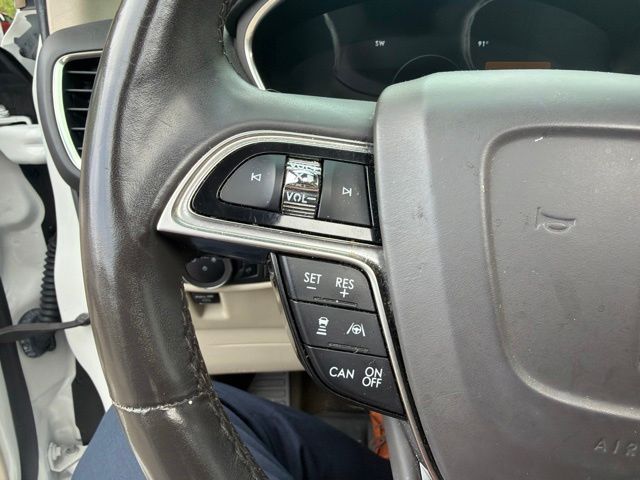 Used 2020 White Lincoln Reserve image 11