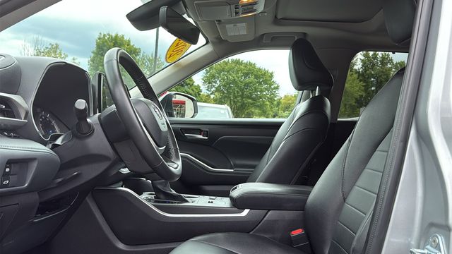 Used 2025 Toyota Highlander Hybrid SUV