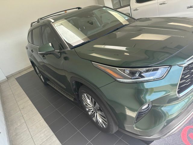 2024 Toyota Highlander Platinum  at Toyota of Victoria