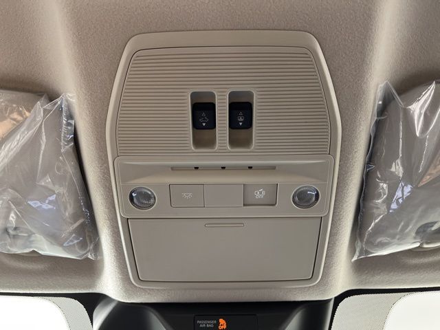 2025 Aspen White Tricoat Nissan Kicks SV FWD SUV