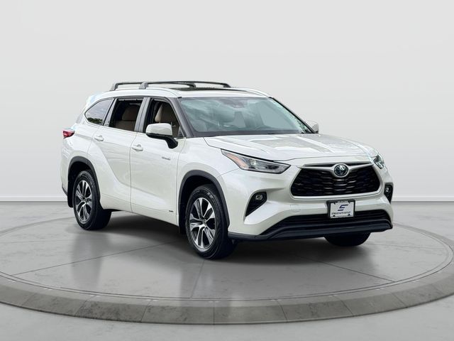 2021 Toyota Highlander XLE Hybrid 4x4's photo