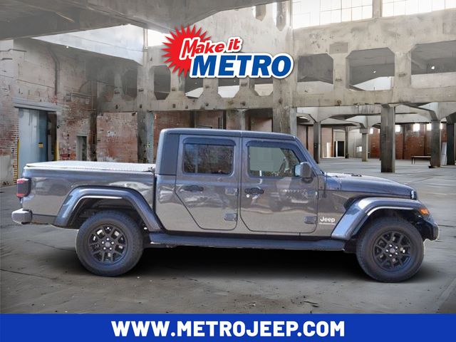 Gray (Granite Crystal Metallic Clearcoat) 2020 Jeep Gladiator Overland Crew Cab 4WD Pickup Truck Four-Wheel Drive 6-Speed Manual