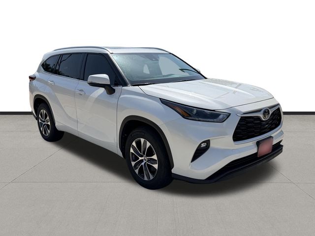 2021 Toyota Highlander XLE White at Don McGill Toyota