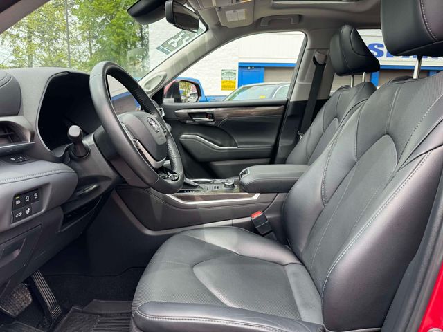 used 2023 Toyota Highlander car, priced at $43,268