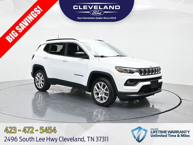 Bright White Clearcoat 2023 Jeep Compass SUV / Crossover Four-Wheel Drive 8-Speed Automatic