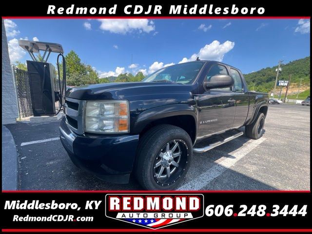 Dark Blue Metallic 2007 Chevrolet Silverado 1500 Pickup Truck Four-Wheel Drive 4-Speed Automatic Overdrive