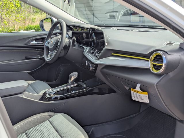 New 2026 White Chevrolet LT image 23