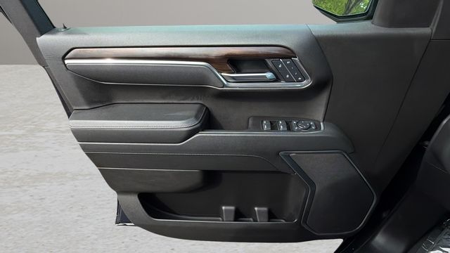 Used 2025 Silver GMC SLT image 17