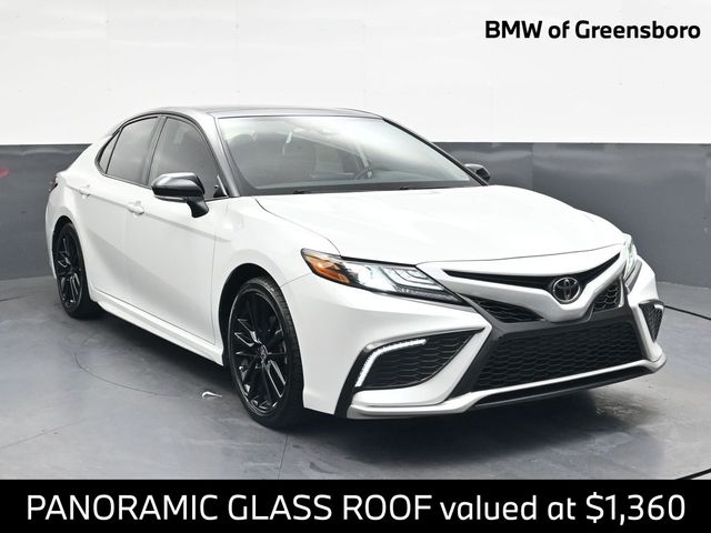 Wind Chill Pearl/Midnight Black Metallic 2023 Toyota Camry Sedan Front-Wheel Drive 8-Speed Automatic