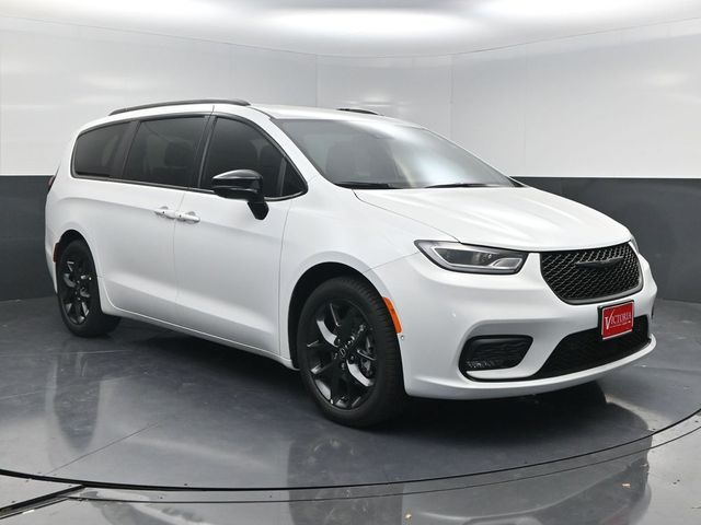 2026 Chrysler Pacifica Select - 1