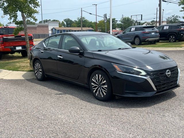 Used 2024 Nissan Altima Sedan