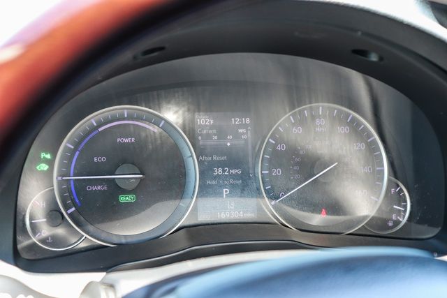 Used 2018 Silver Lexus 300h image 28